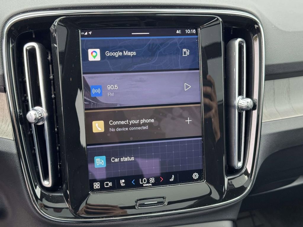 Certified 2023 Volvo XC40 B5 Plus w/ Driver Assist Package AWD/4WD image 28