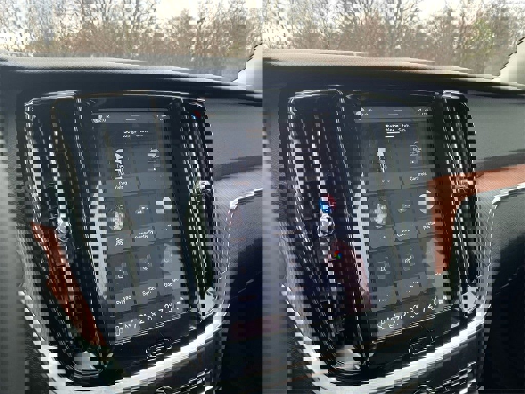 Certified 2025 Volvo S60 B5 Plus image 25