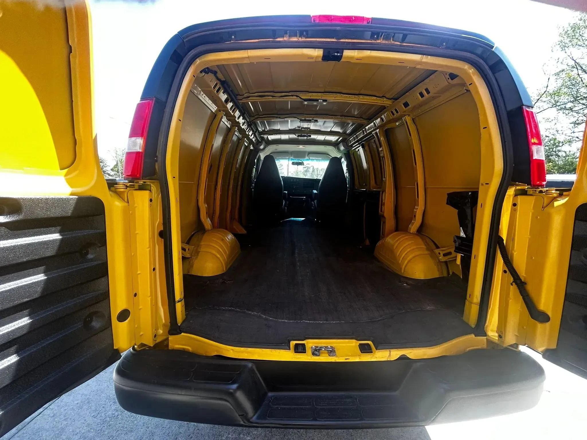 Used 2023 Chevrolet Express 2500 RWD image 21