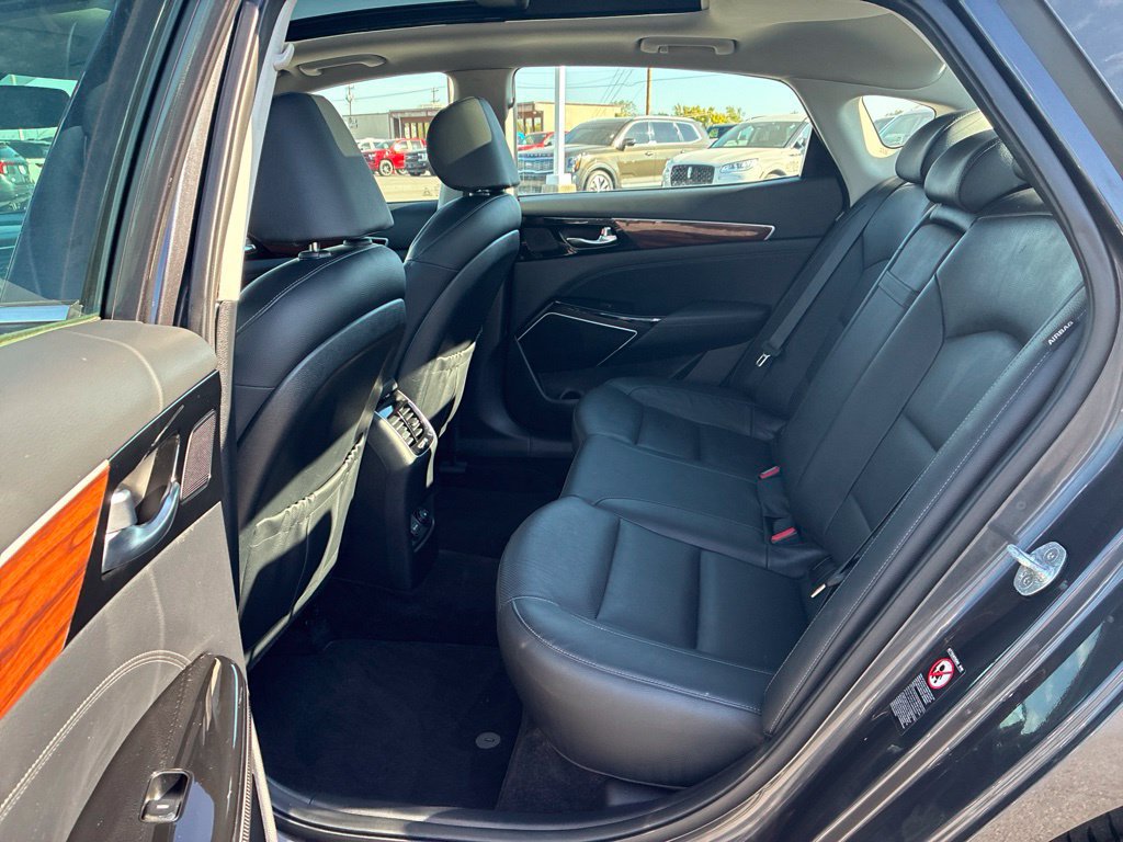 Used 2017 Kia Cadenza Premium w/ Luxury Package FWD image 9