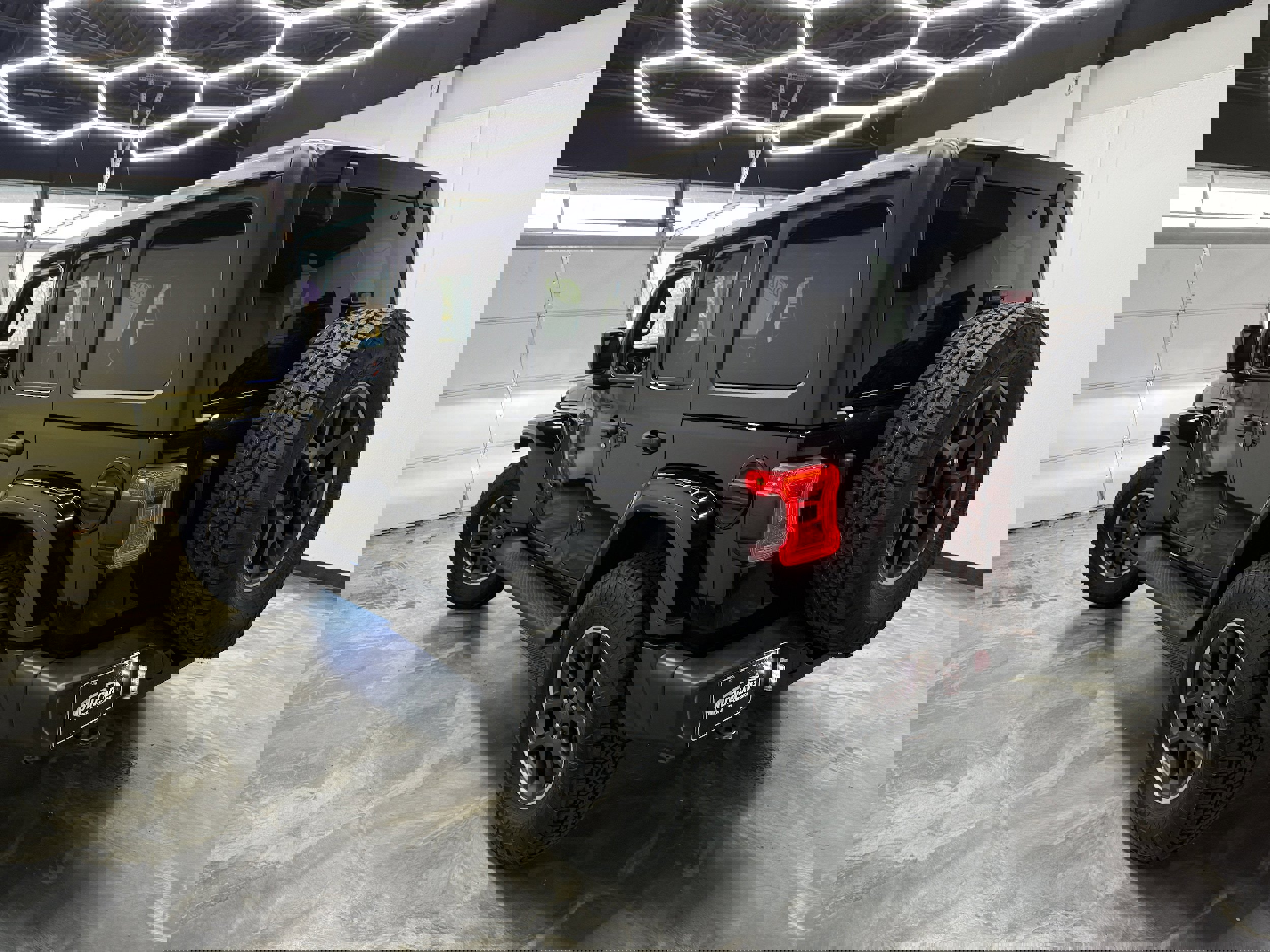 Used 2021 Jeep Wrangler Unlimited Sahara image 3