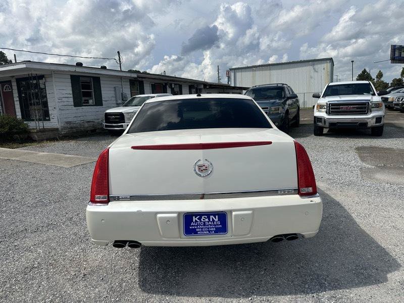 Used 2008 Cadillac DTS FWD image 3