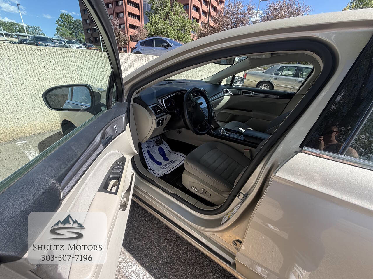 Used 2019 Ford Fusion SE FWD image 16