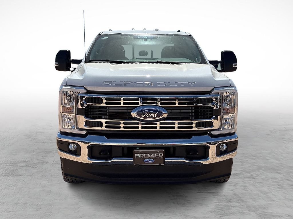 New 2026 Ford F350 4x4 Crew Cab DRW Super Duty image 3