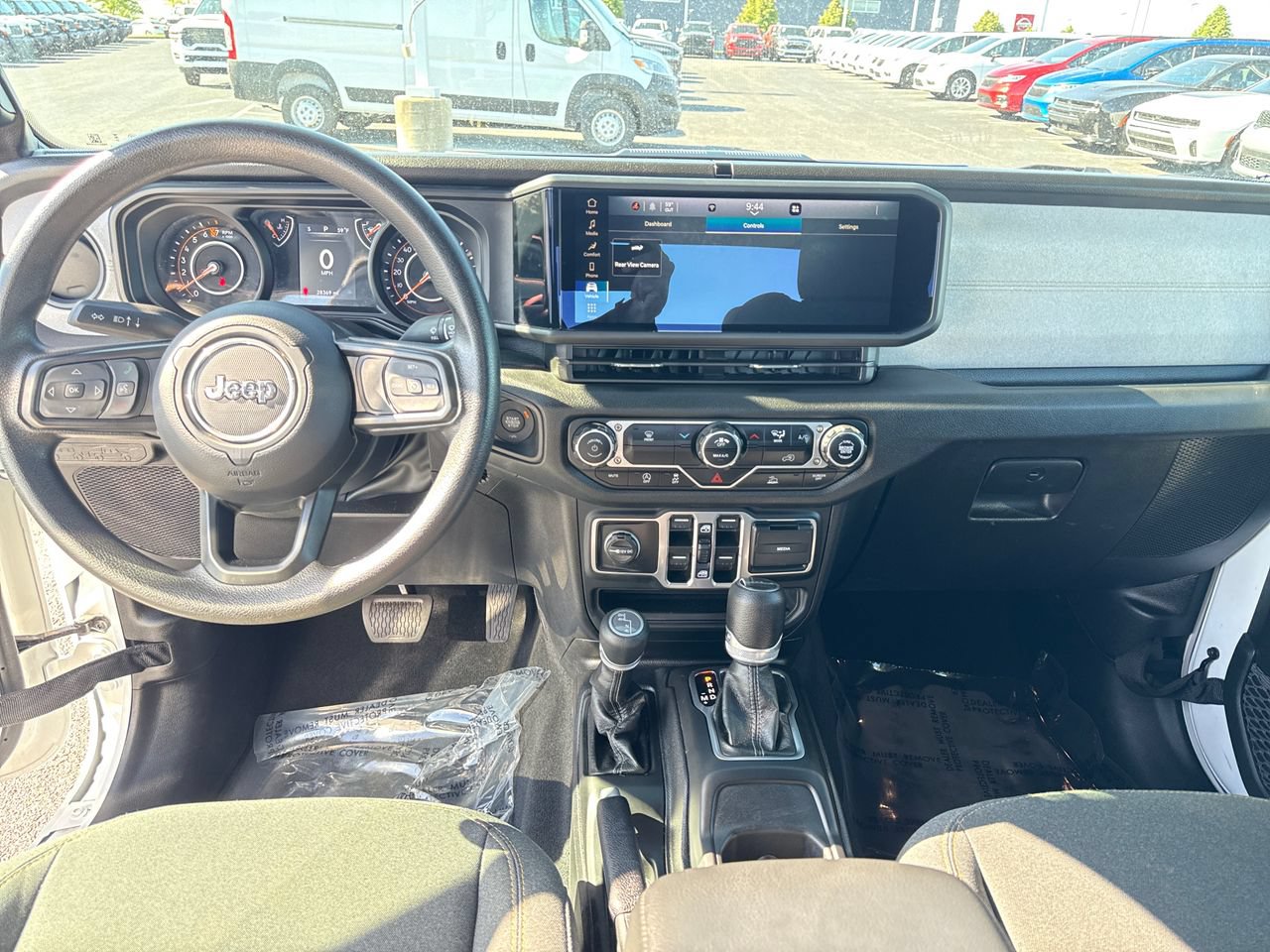 Used 2025 Jeep Gladiator Sport AWD/4WD image 14