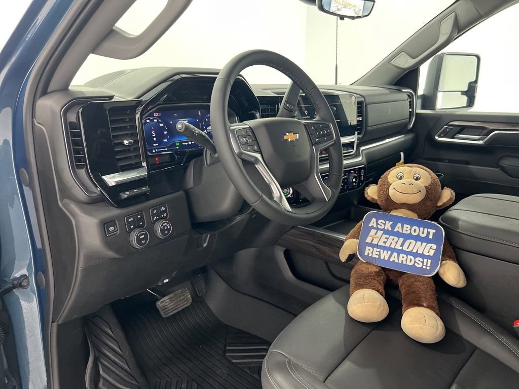 Used 2025 Chevrolet Silverado 2500 LTZ w/ LTZ Premium Package image 9