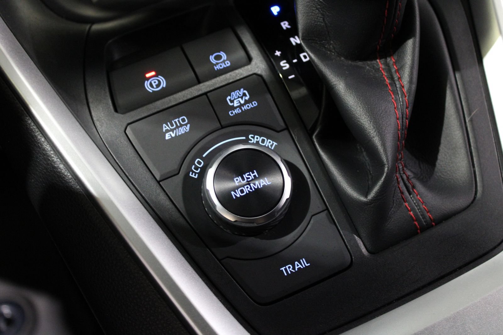 Used 2022 Toyota RAV4 SE w/ Weather & Moonroof Package AWD/4WD image 35