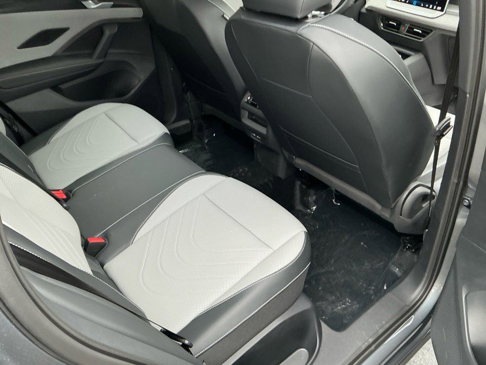 New 2026 Volkswagen Tiguan SE R-Line AWD/4WD image 28
