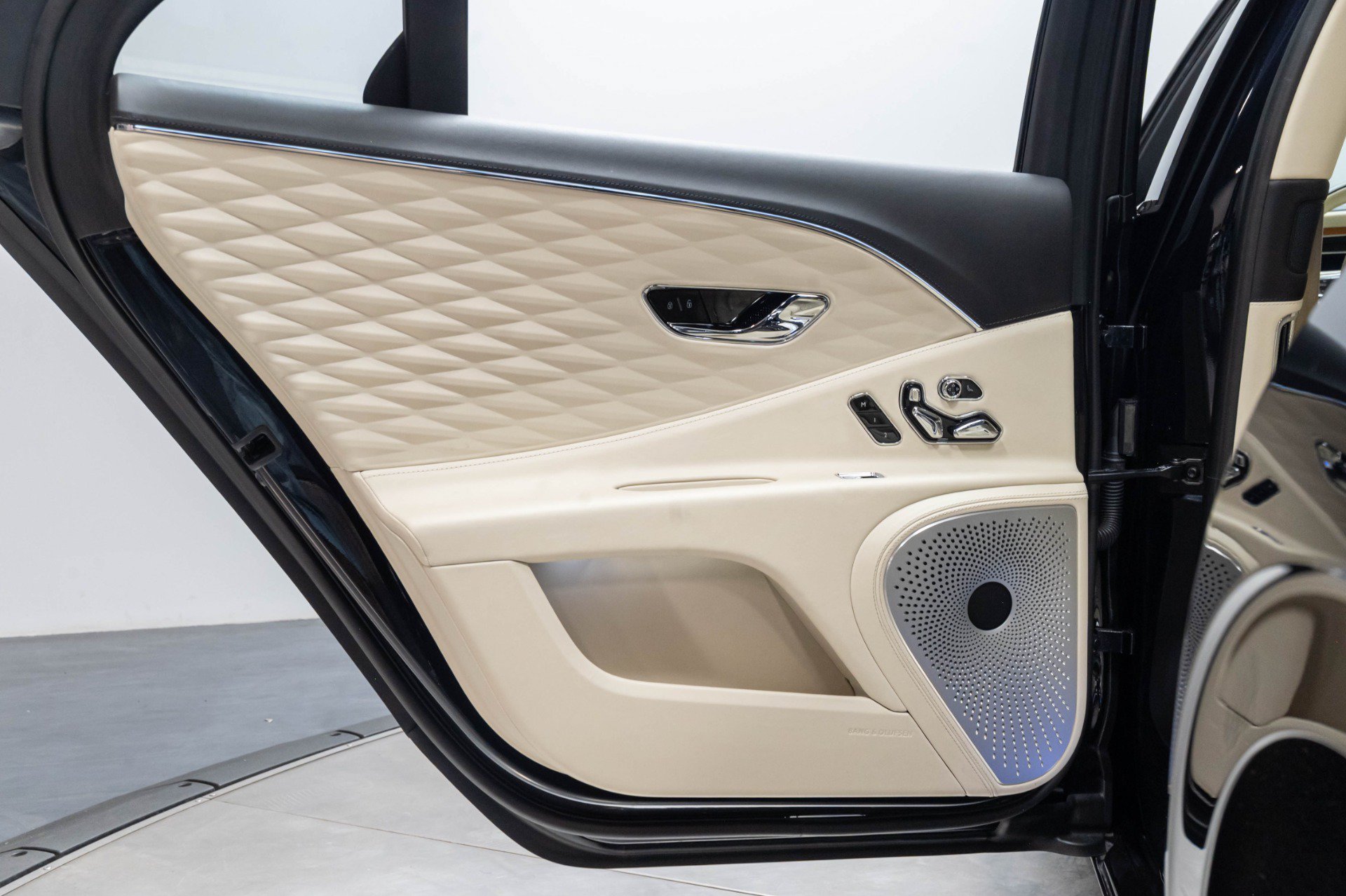 Used 2021 Bentley Flying Spur W12 AWD/4WD image 19