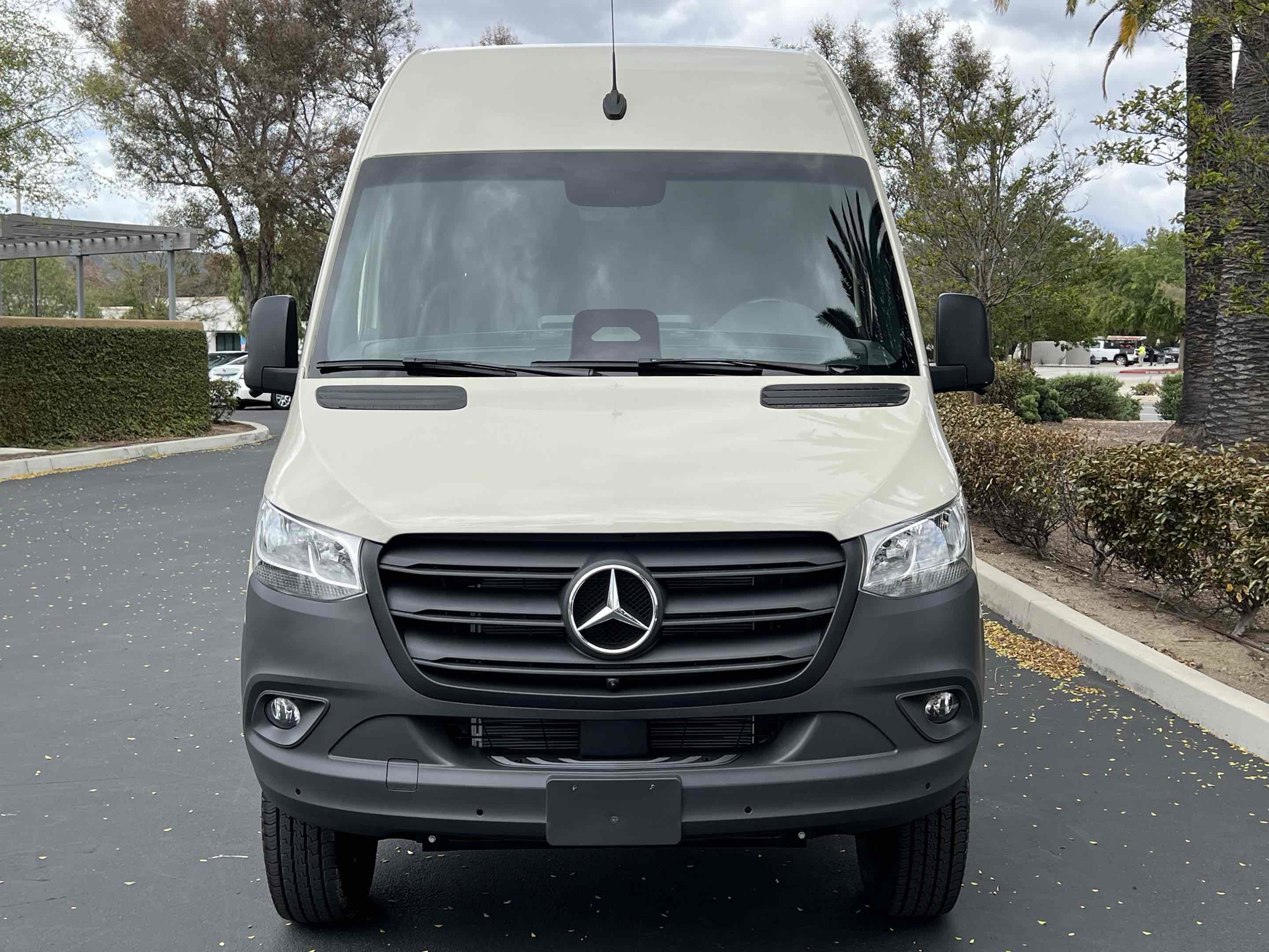 Used 2025 Mercedes-Benz Sprinter 2500 image 16