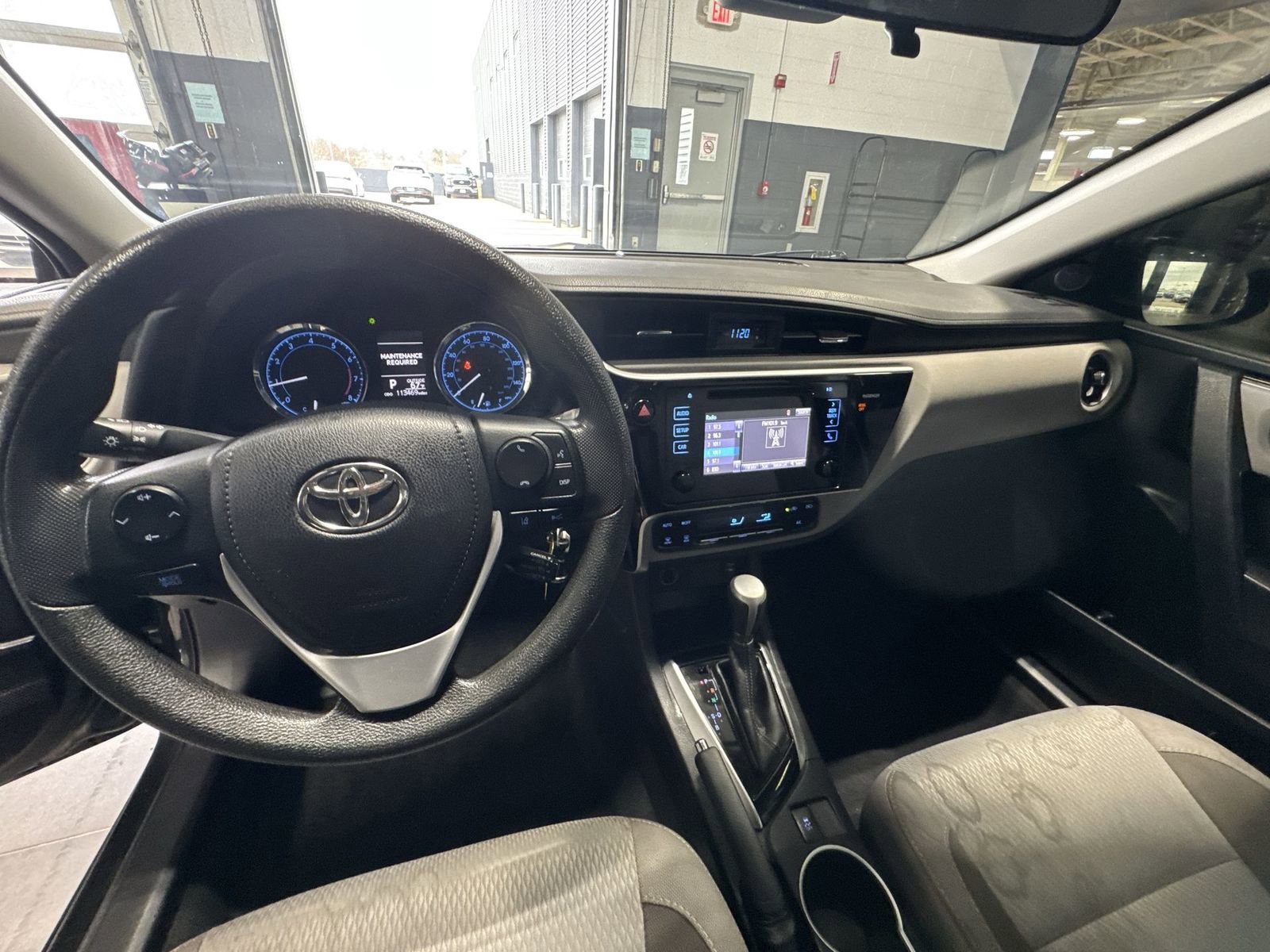 Used 2017 Toyota Corolla LE w/ Carpet Mat Package (TMS) FWD image 2