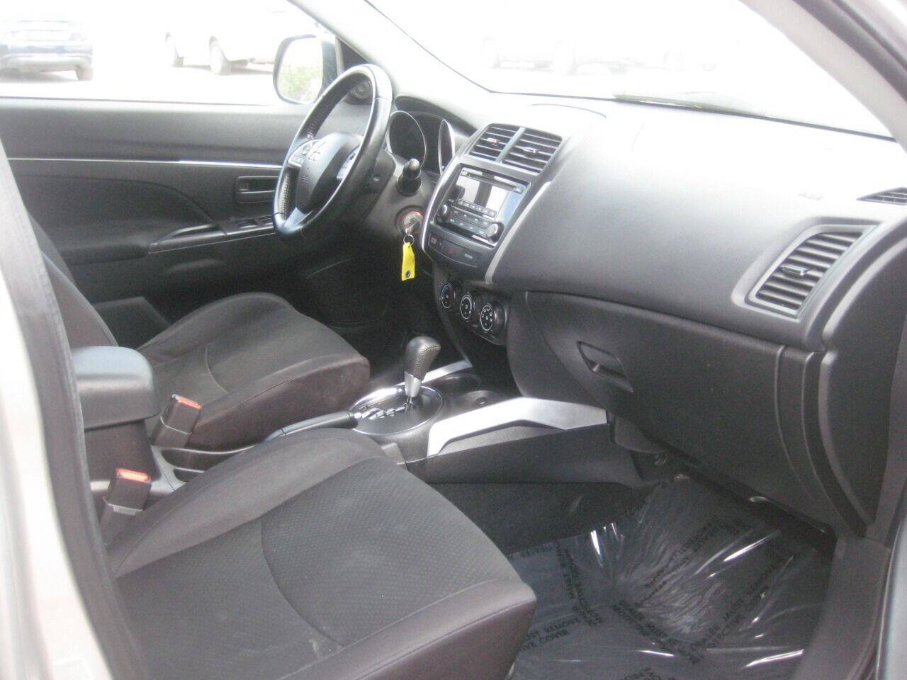 Used 2014 Mitsubishi Outlander Sport ES AWD/4WD image 9