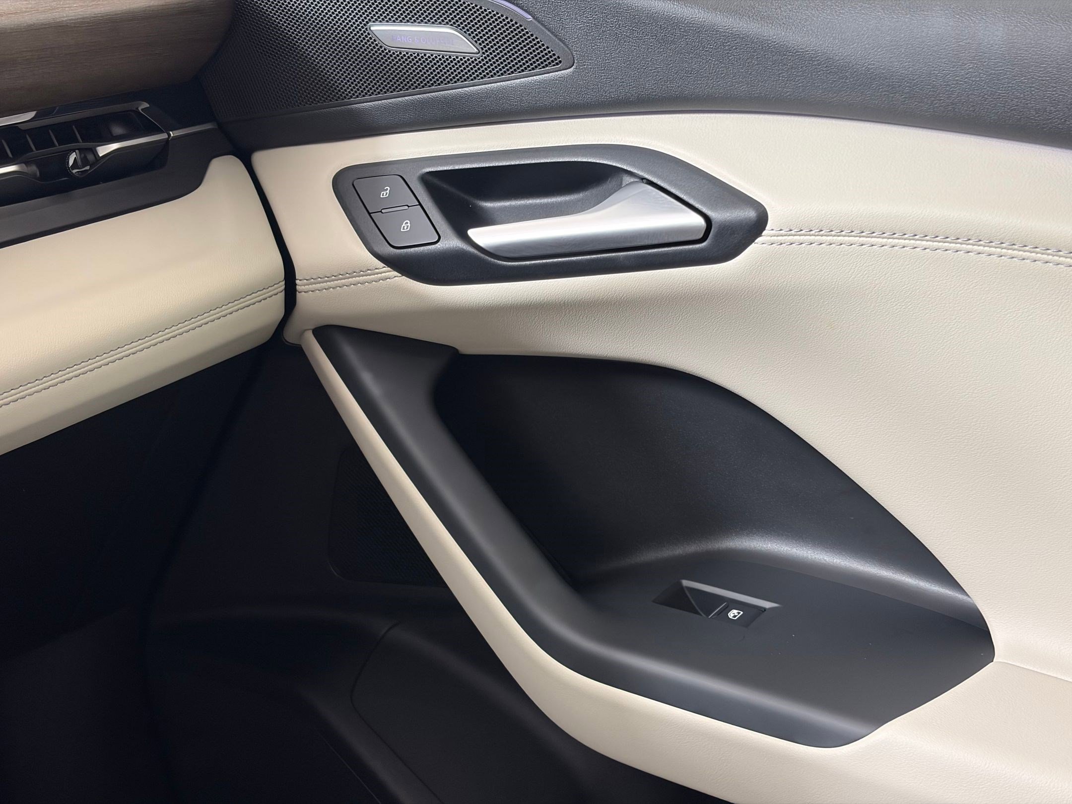 Certified 2025 Audi Q6 e-tron Premium Plus w/ Premium Plus image 29