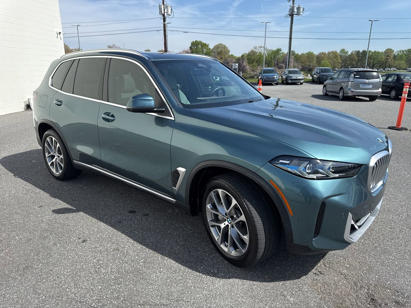 Used 2024 BMW X5 sDrive40i w/ Premium Package image 3