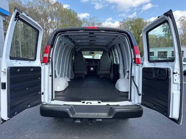 New 2026 GMC Savana 3500 w/ Driver Convenience Package RWD image 14