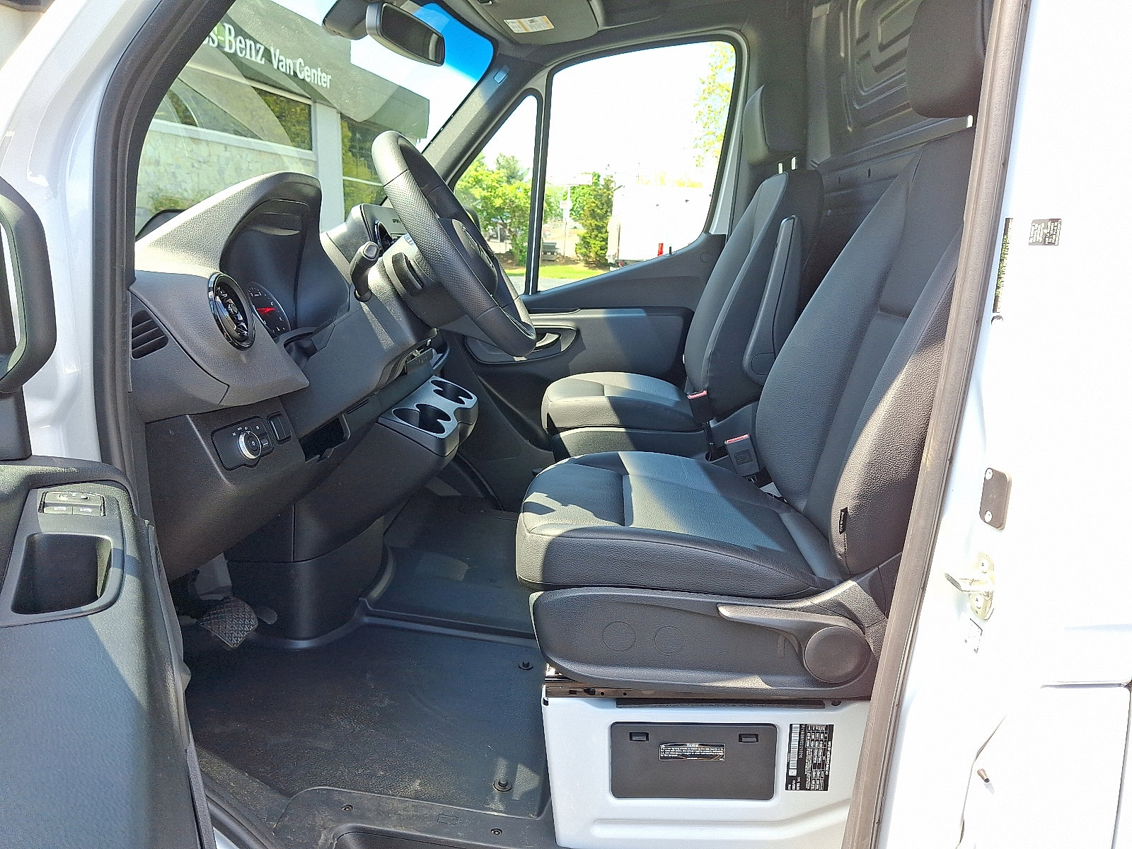 Used 2025 Mercedes-Benz Sprinter 2500 image 16