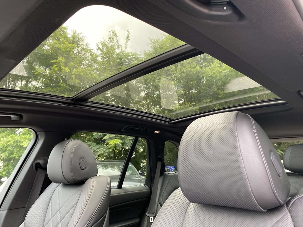 Used 2023 BMW X5 xDrive40i AWD/4WD image 12