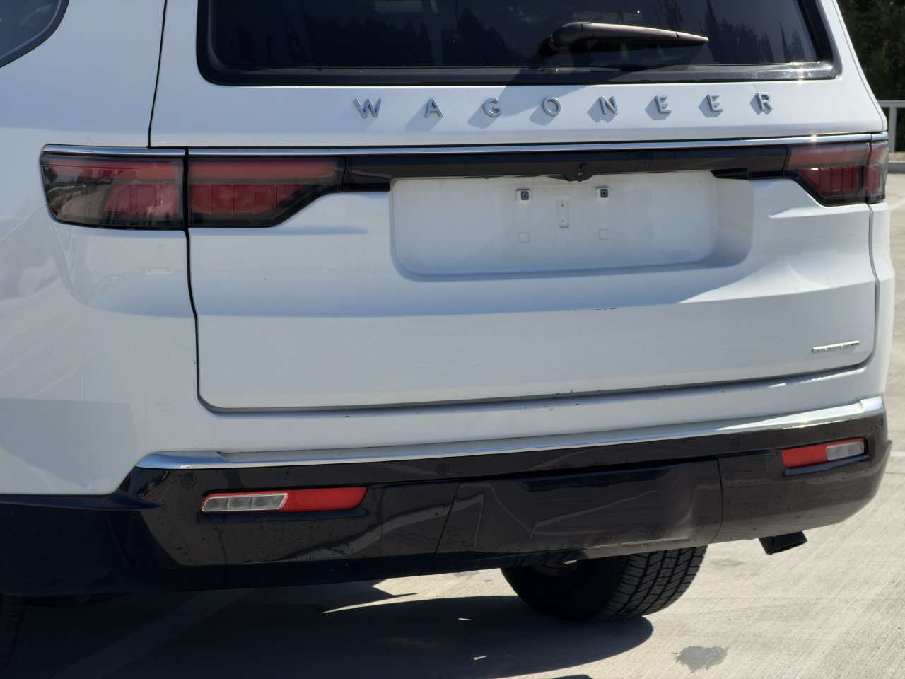 Used 2024 Jeep Wagoneer L Series II AWD/4WD image 6