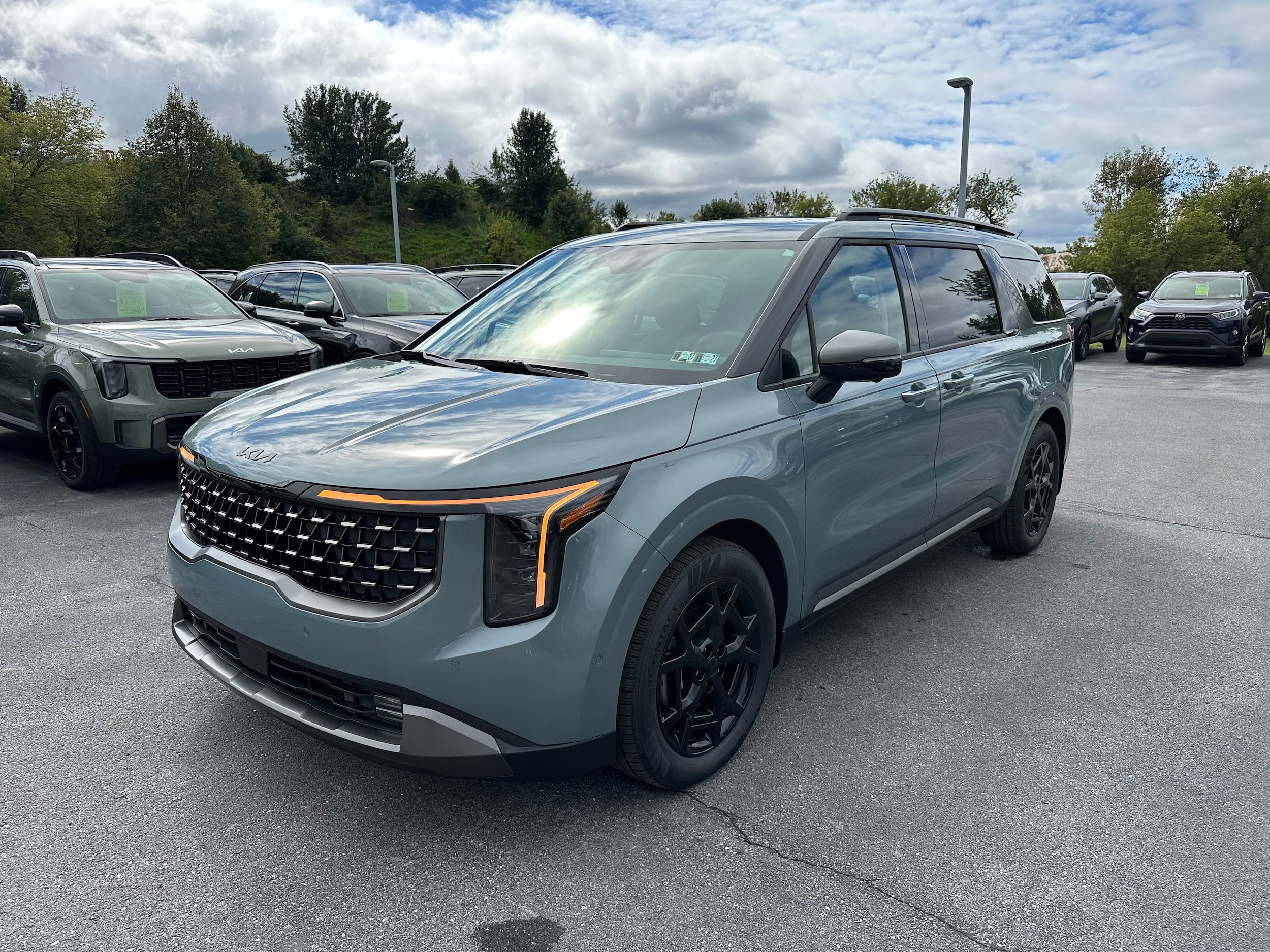 New 2027 Kia Carnival SX