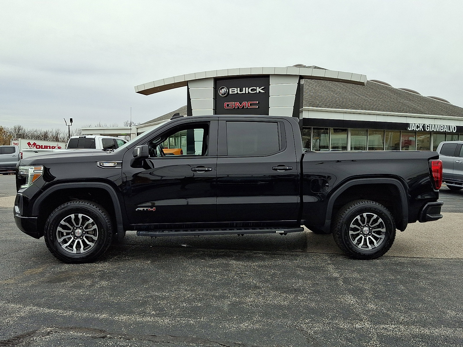 Used 2021 GMC Sierra 1500 AT4 w/ AT4 Value Package image 4
