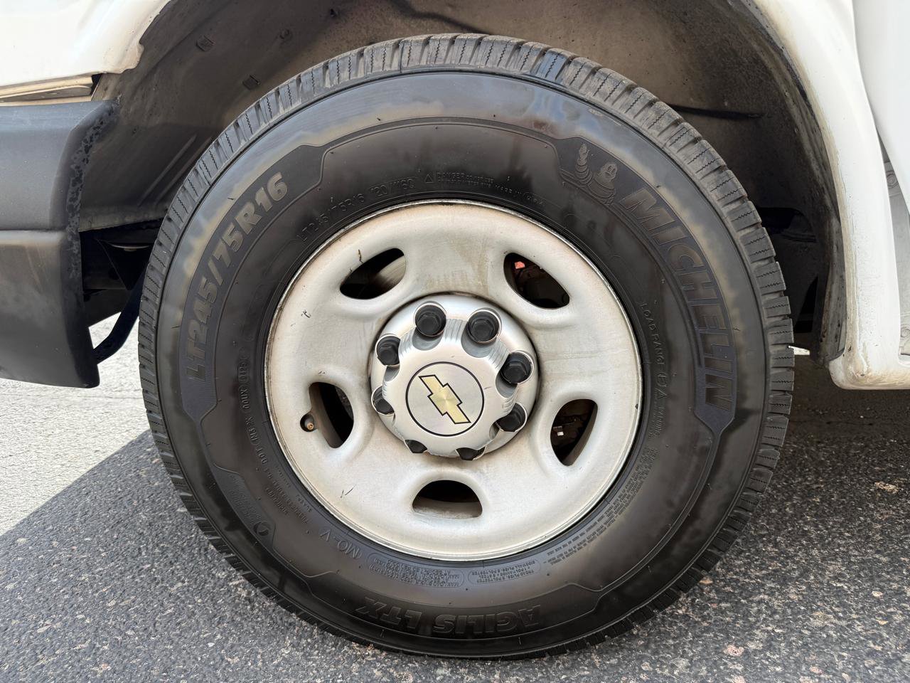 Used 2013 Chevrolet Express 2500 image 20