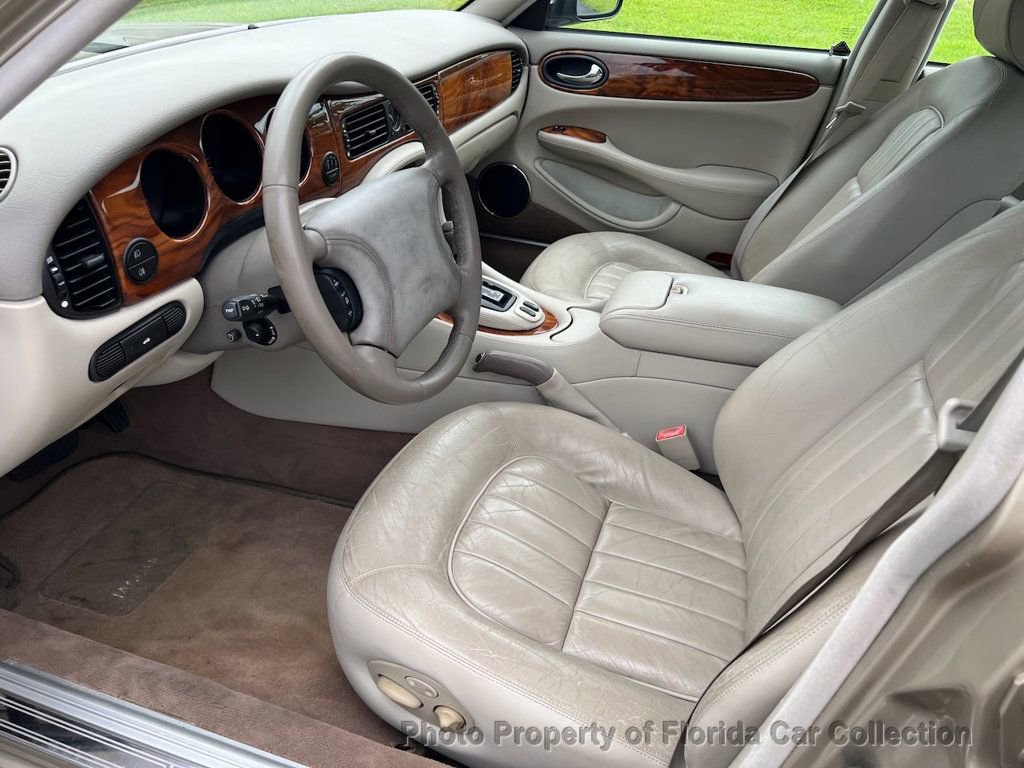 Used 2000 Jaguar XJ8 image 7