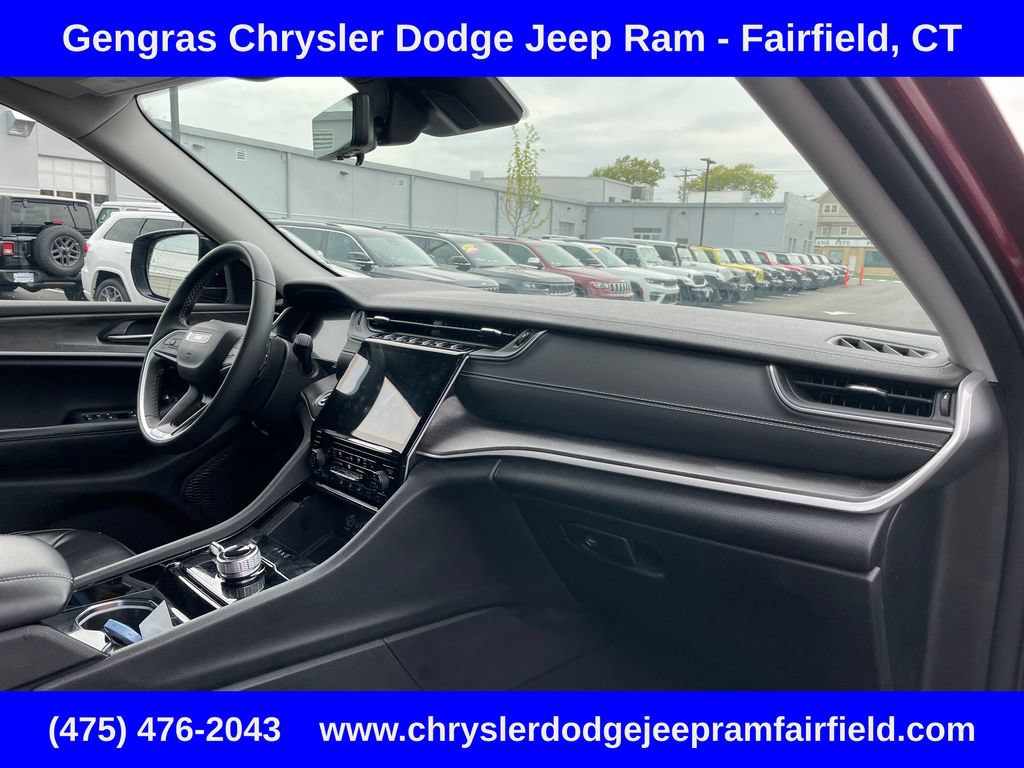 Used 2023 Jeep Grand Cherokee Limited w/ Luxury Tech Group II AWD/4WD image 16