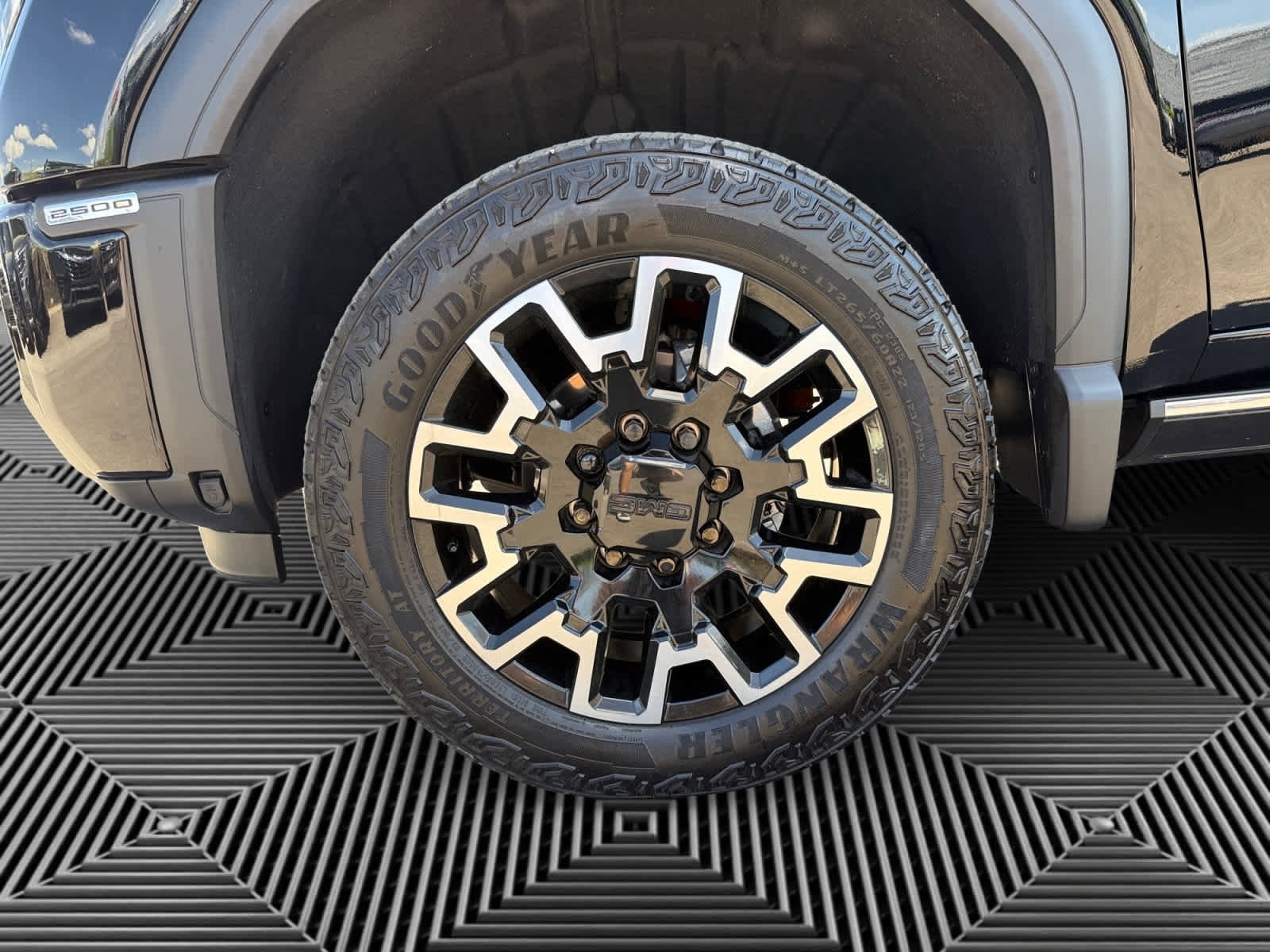 Used 2025 GMC Sierra 2500 Denali Ultimate AWD/4WD image 9