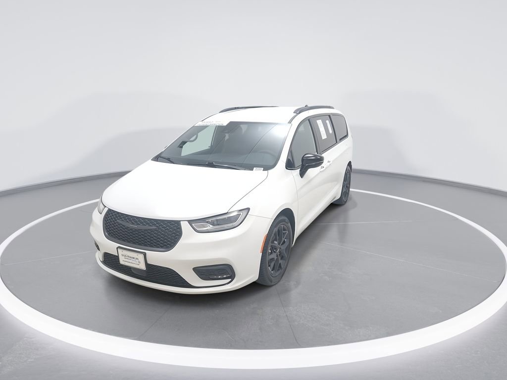 Used 2024 Chrysler Pacifica Touring-L w/ S Appearance Package FWD image 3