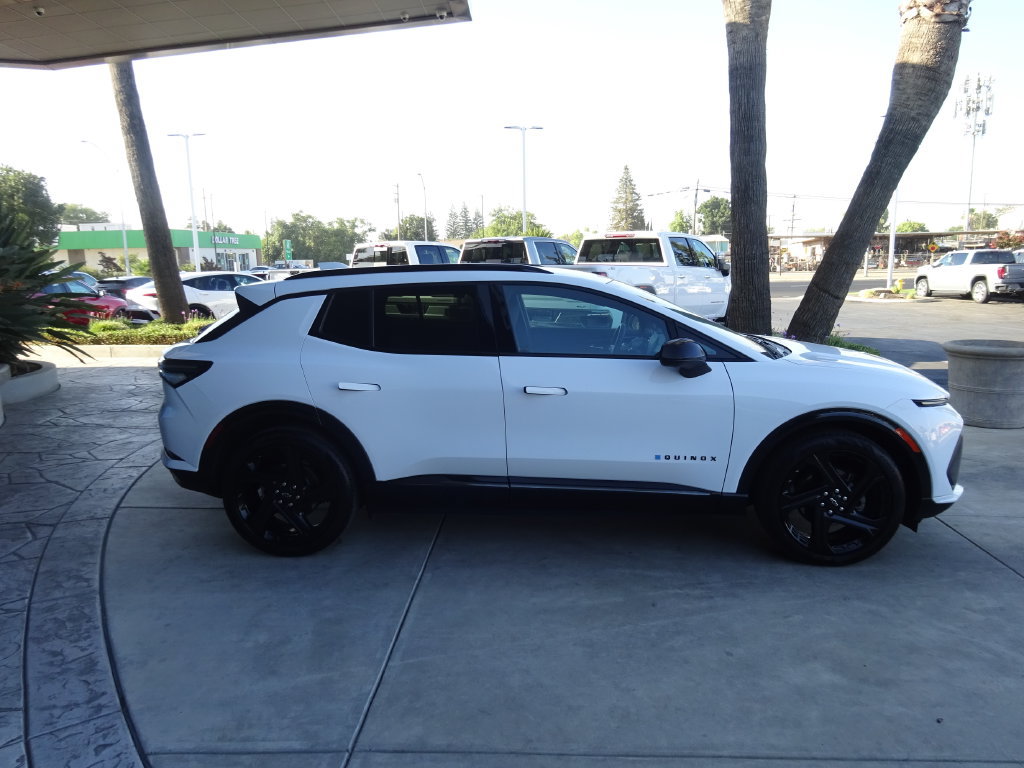 Certified 2024 Chevrolet Equinox EV RS FWD image 9