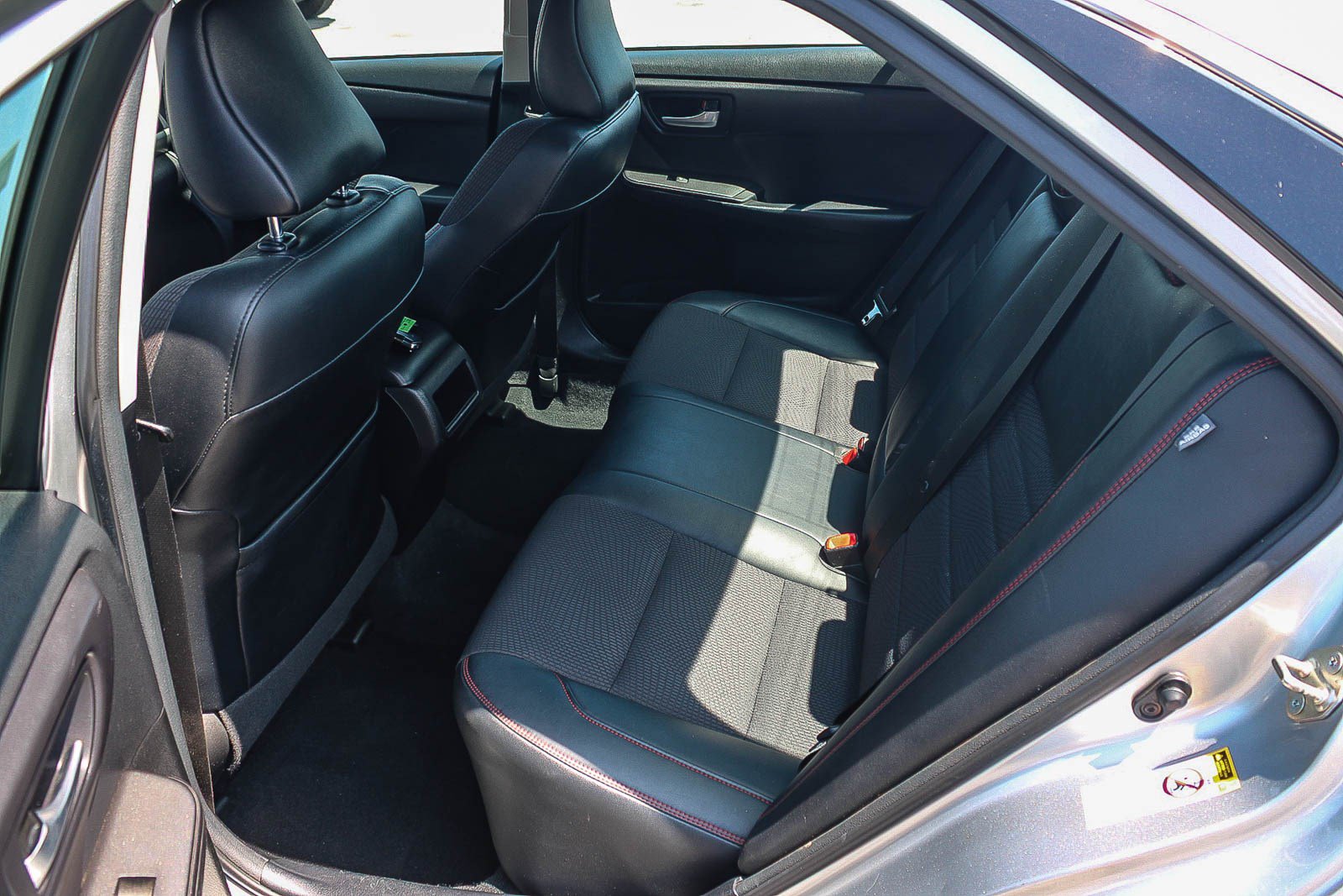 Used 2017 Toyota Camry SE FWD image 19
