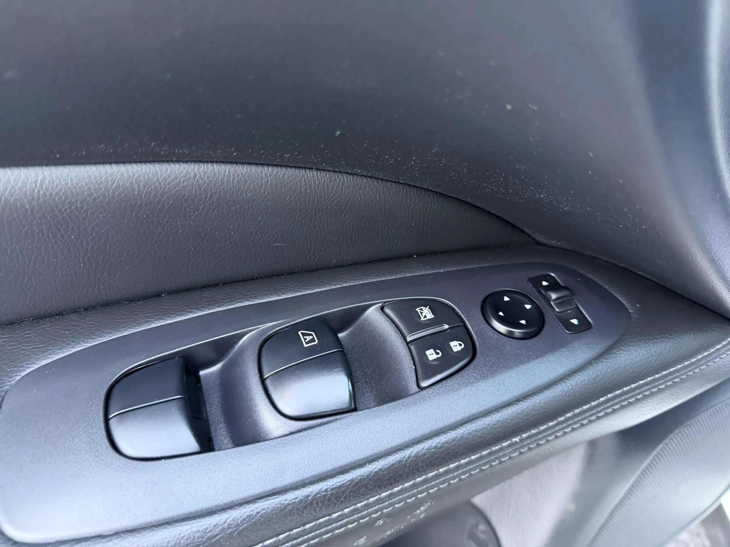 Used 2020 Nissan Pathfinder S AWD/4WD image 12