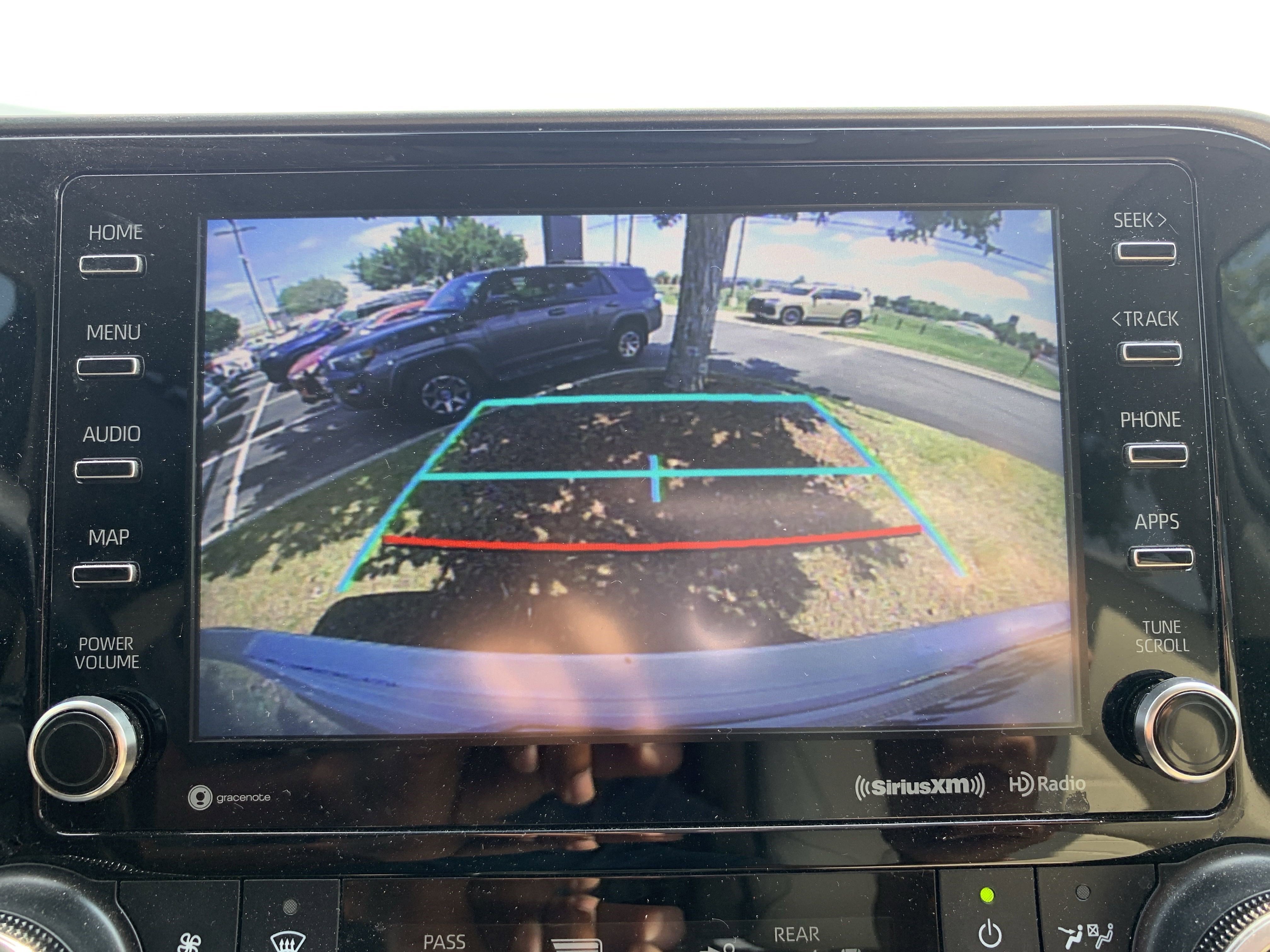 Used 2021 Toyota Highlander XLE image 25