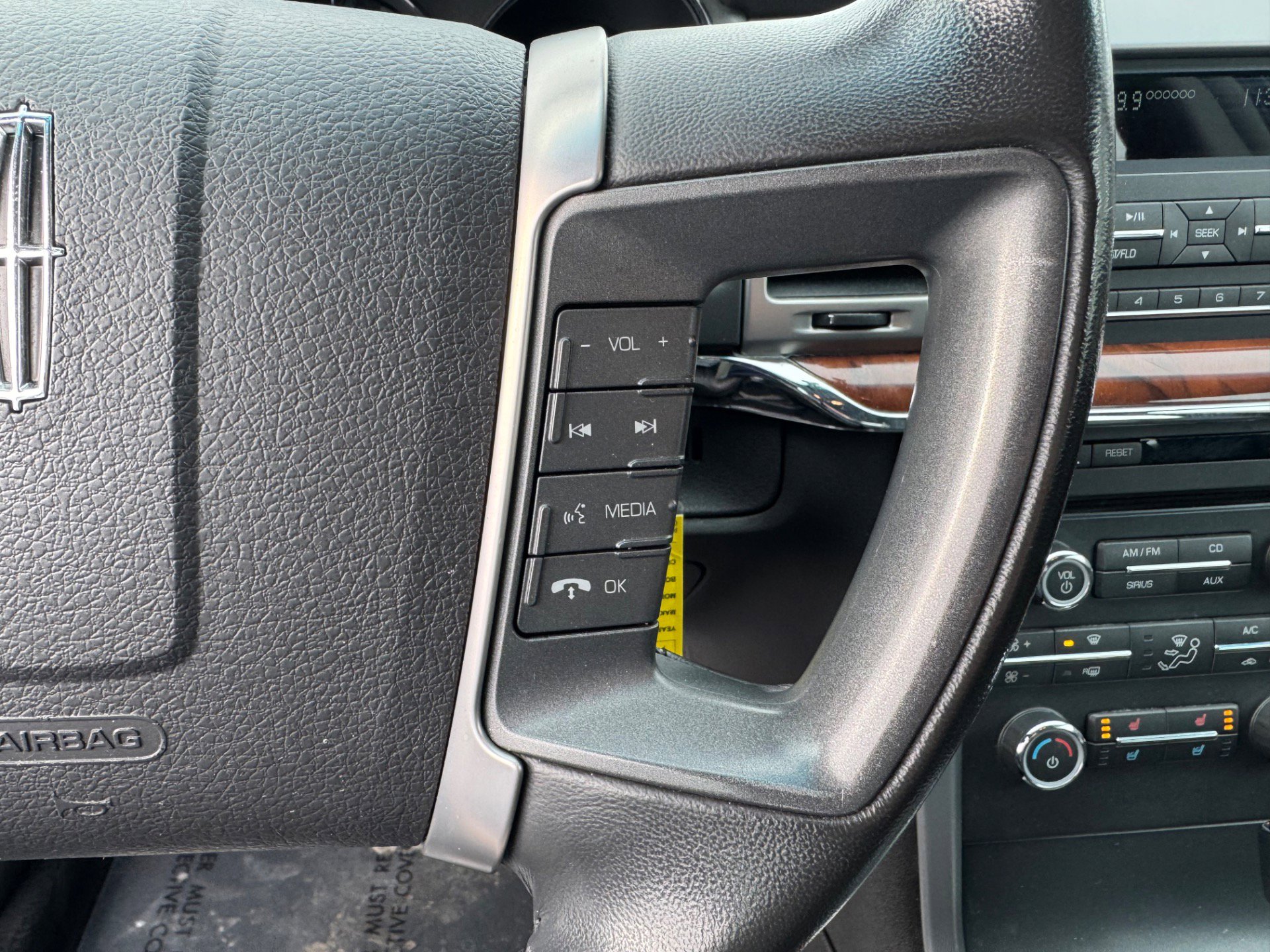 Used 2011 Lincoln MKZ image 23