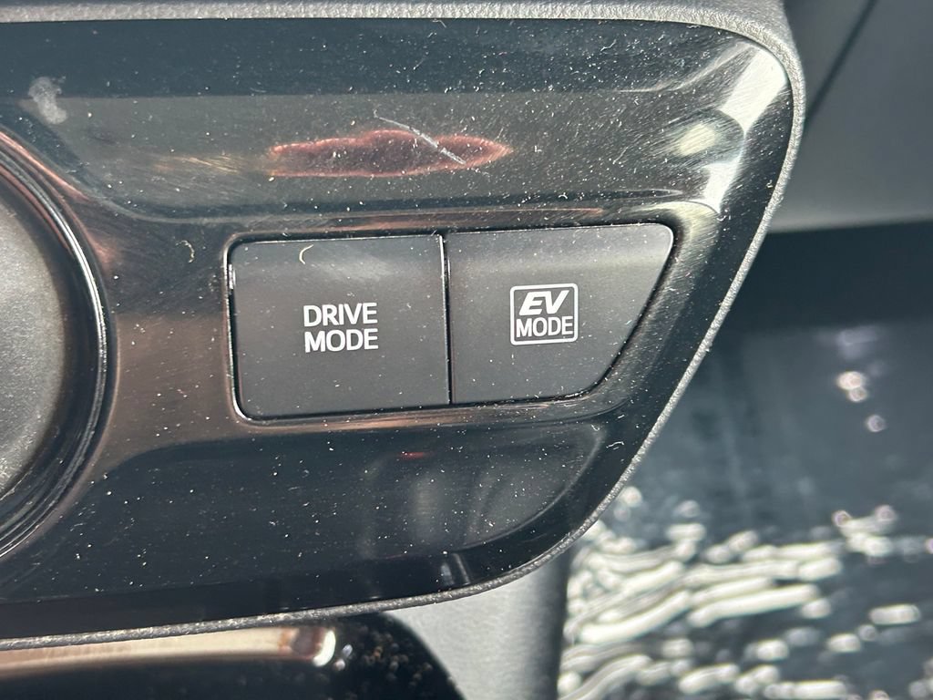 Certified 2021 Toyota Prius XLE FWD image 26