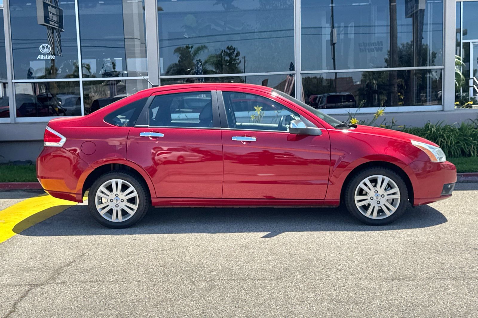 Used 2010 Ford Focus SEL FWD image 4