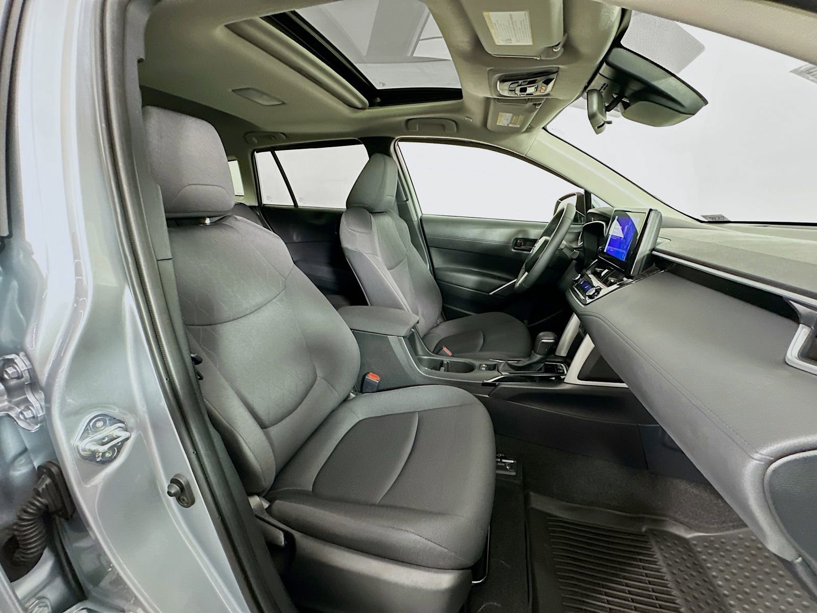 Certified 2024 Toyota Corolla Cross LE w/ Moonroof Package AWD/4WD image 28