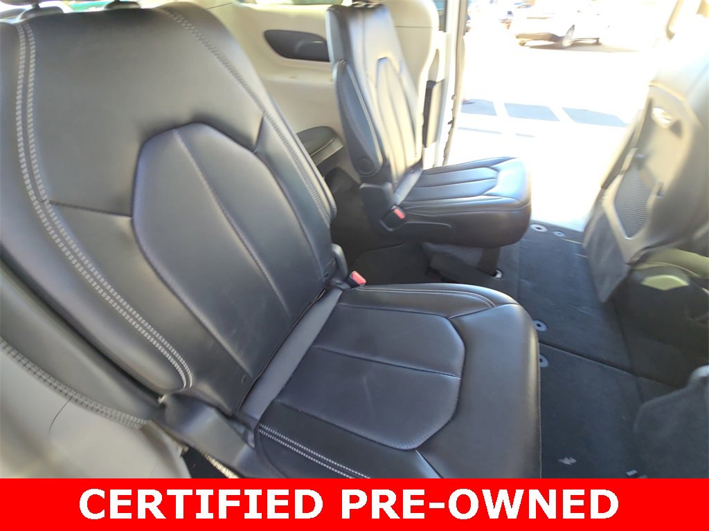 Used 2024 Chrysler Pacifica Touring-L image 11