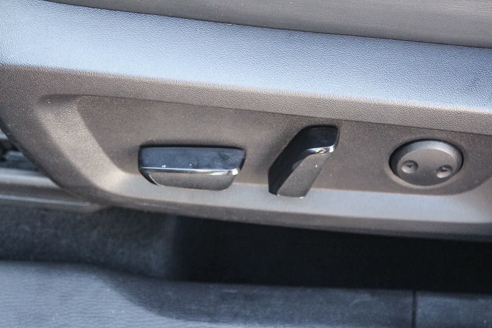 Used 2023 Mitsubishi Outlander SE image 29