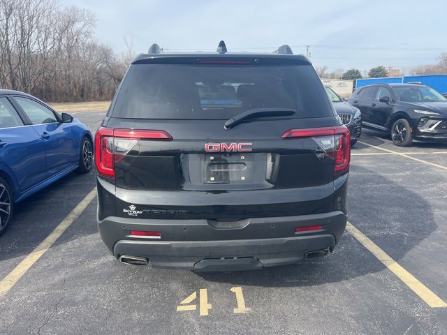 Used 2023 GMC Acadia SLE w/ Driver Convenience Package image 4