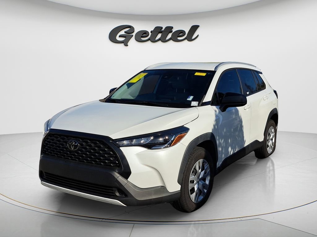 Certified 2022 Toyota Corolla Cross L image 2
