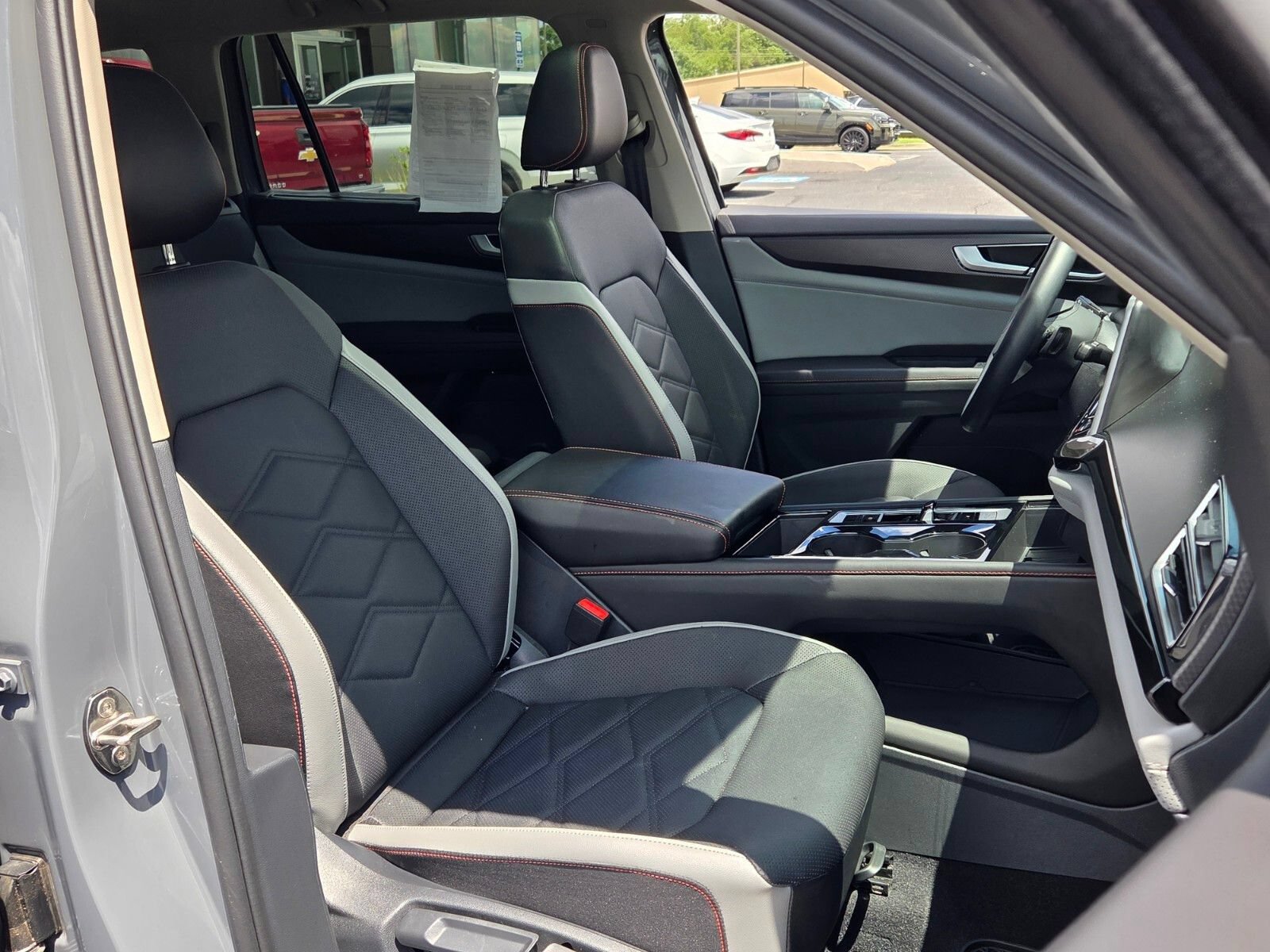 Used 2025 Volkswagen Atlas Peak Edition SE AWD/4WD image 17