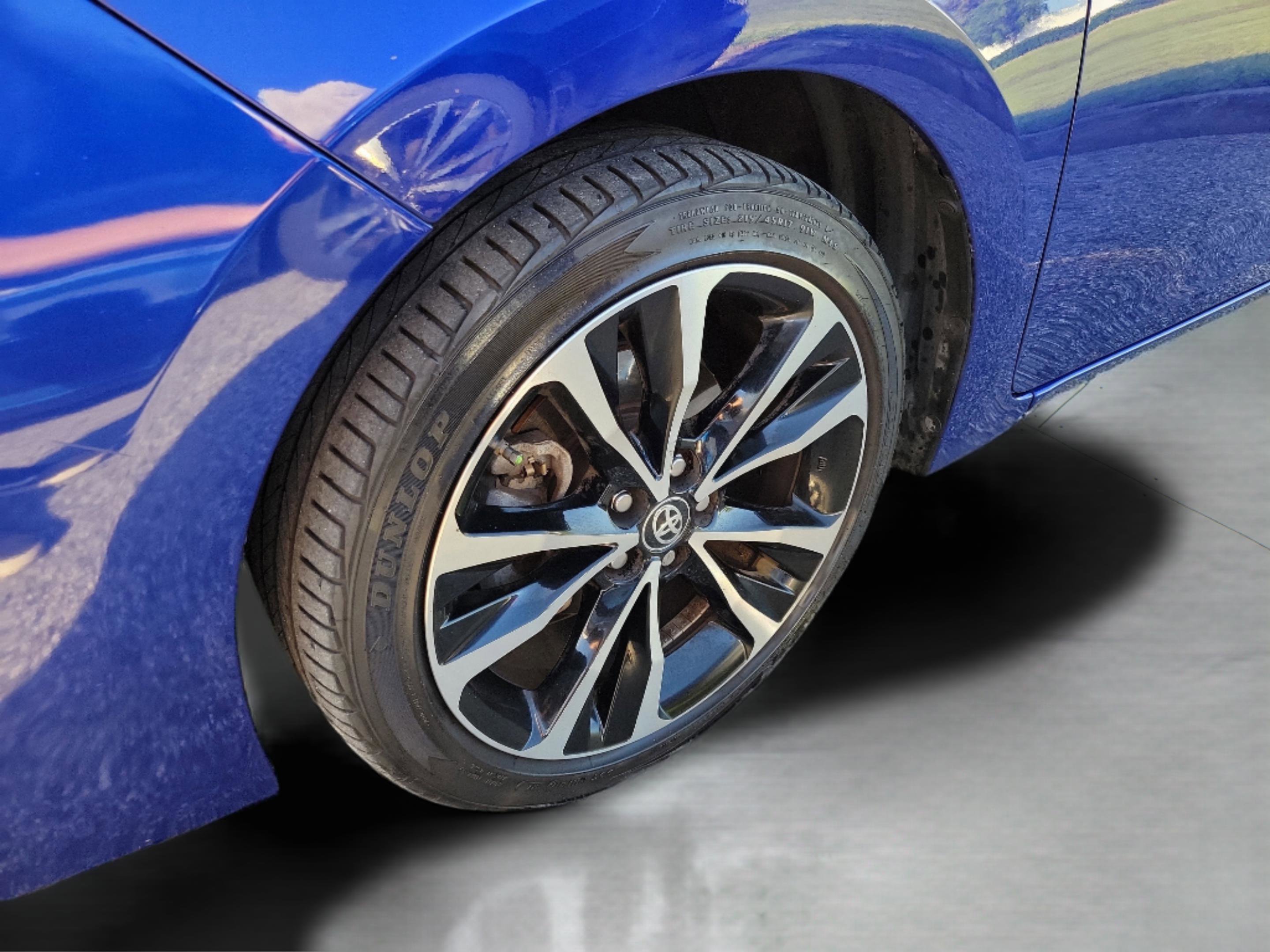 Used 2017 Toyota Corolla XSE FWD image 30