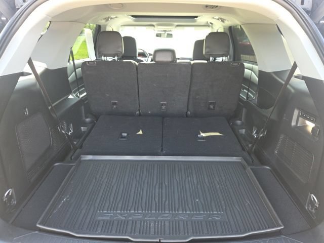 Used 2023 Ford Explorer Limited w/ Limited Technology Package AWD/4WD image 10