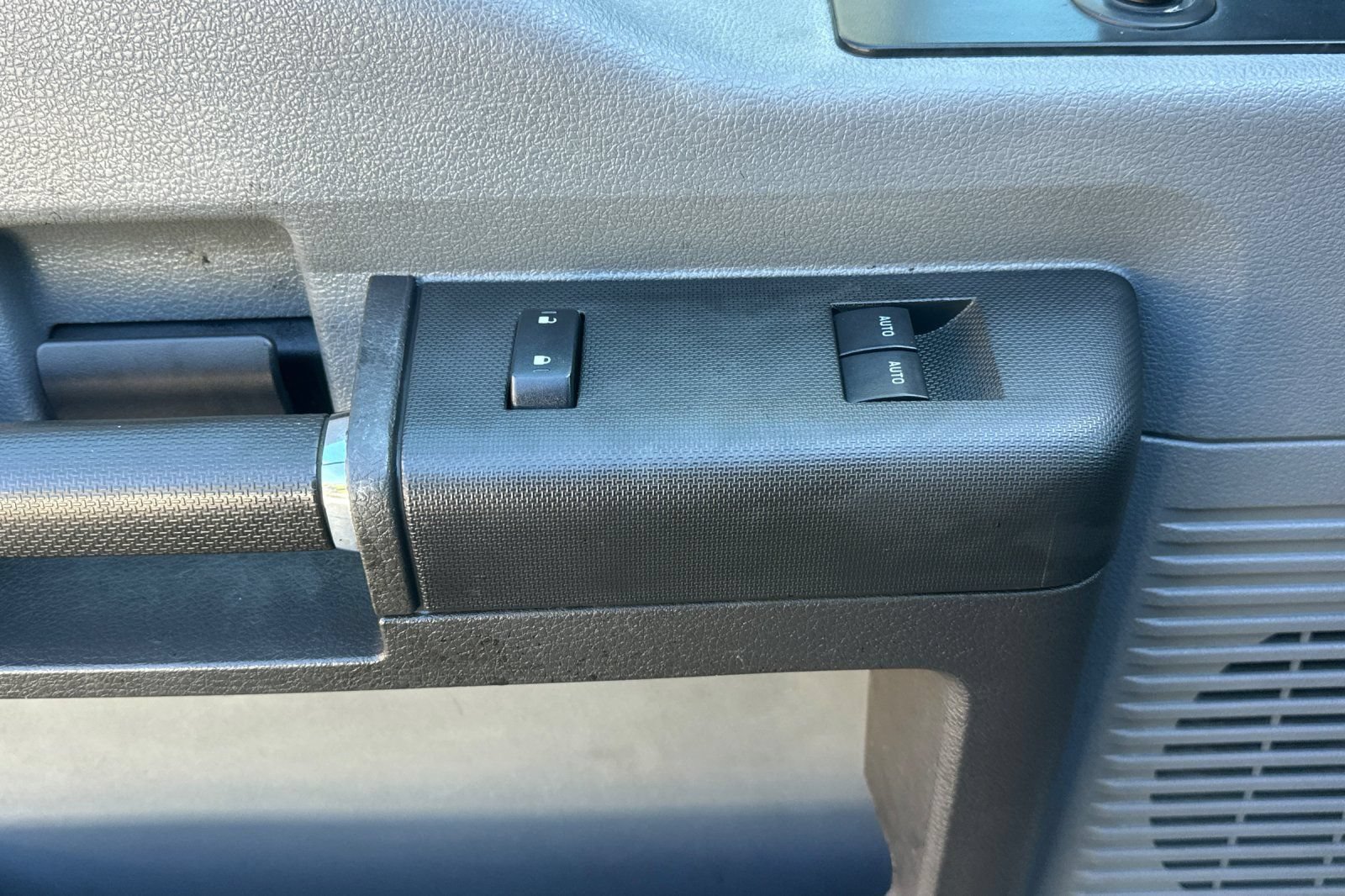Used 2014 Ford F550 2WD Regular Cab Super Duty image 11