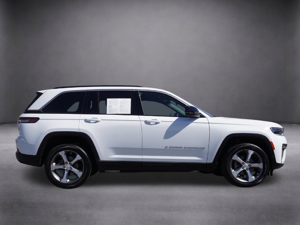 Used 2026 Jeep Grand Cherokee Limited AWD/4WD image 2