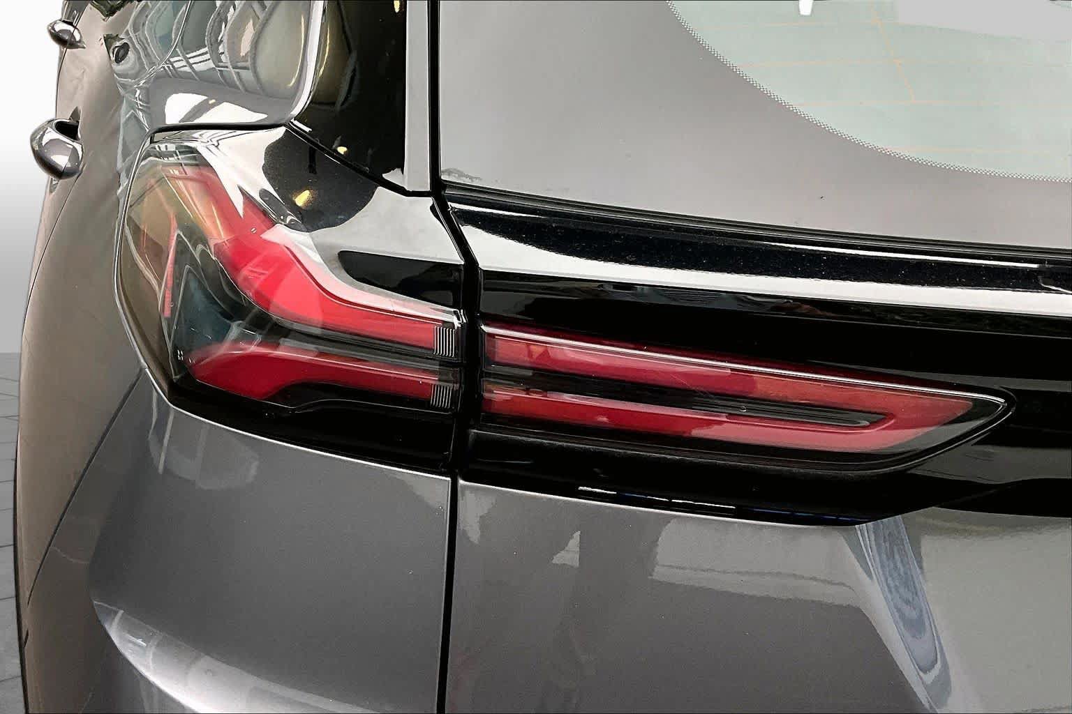 Used 2022 Chevrolet Bolt EUV LT w/ Convenience Package FWD image 25