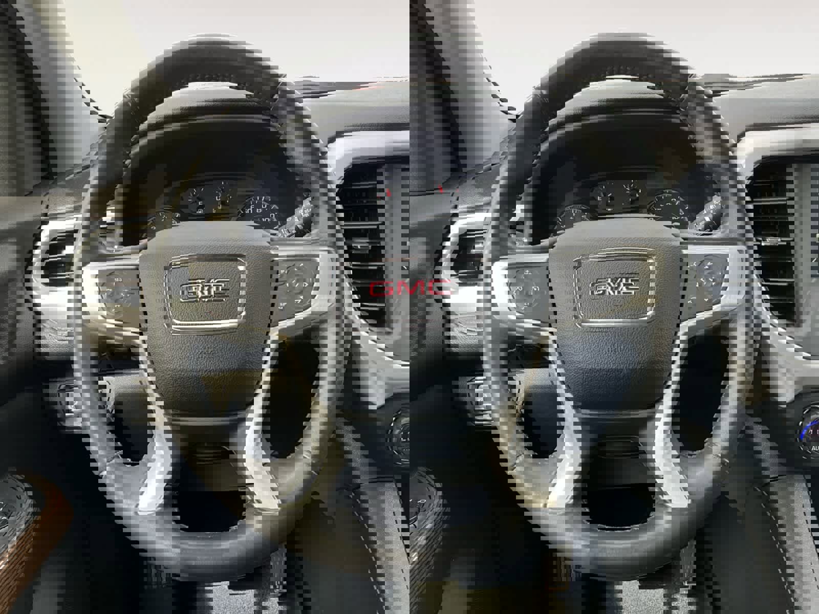 Used 2019 GMC Acadia SLE image 17