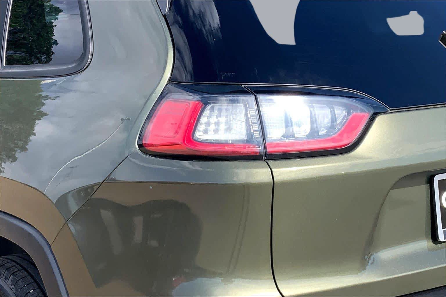 Used 2021 Jeep Cherokee Latitude FWD image 29