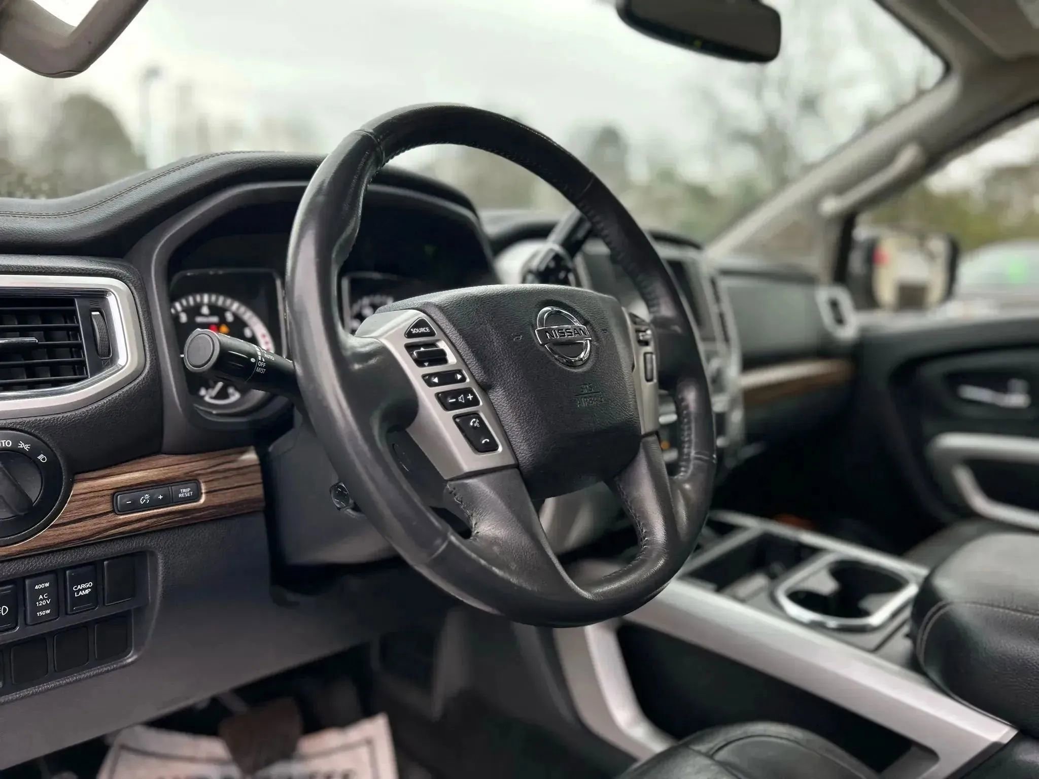 Used 2017 Nissan Titan SL image 16